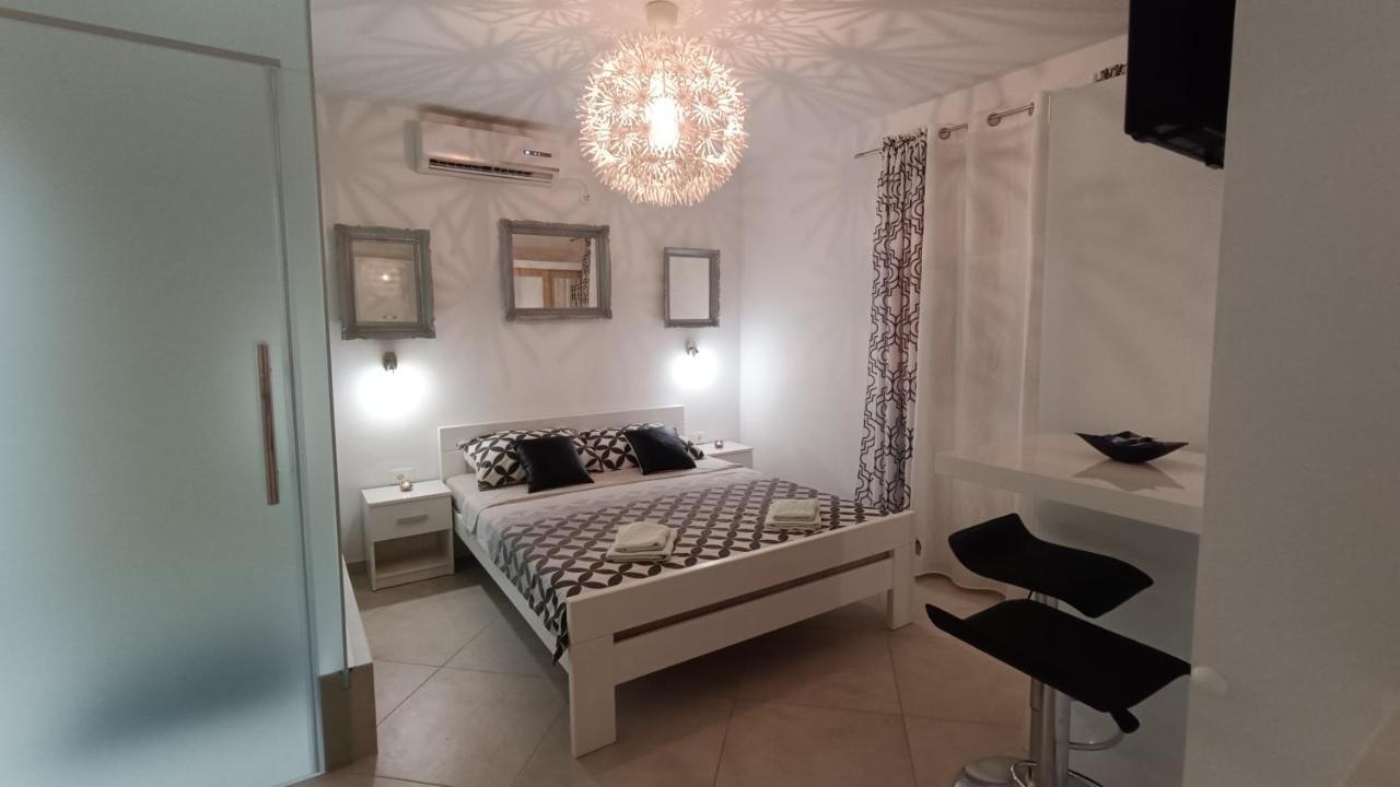 Villa Infinity Pinezići Buitenkant foto